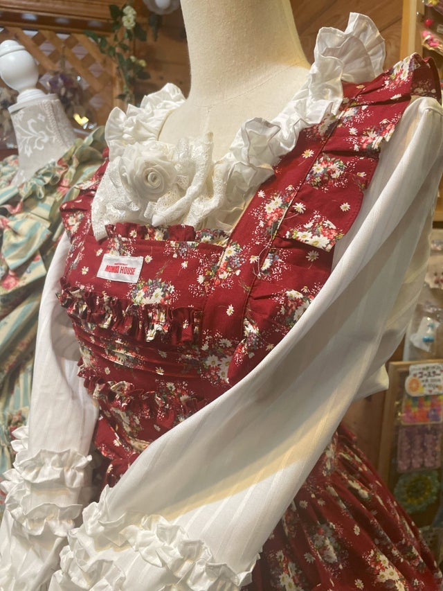 最終値下げ　モモコハウス　ギンガムチェック柄　フリルエプロン ただいま販売準備中の#フリルエプロン です。もう少々お待ち
